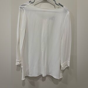 Massimo Dutti Blouse

Decorative buttons on the back